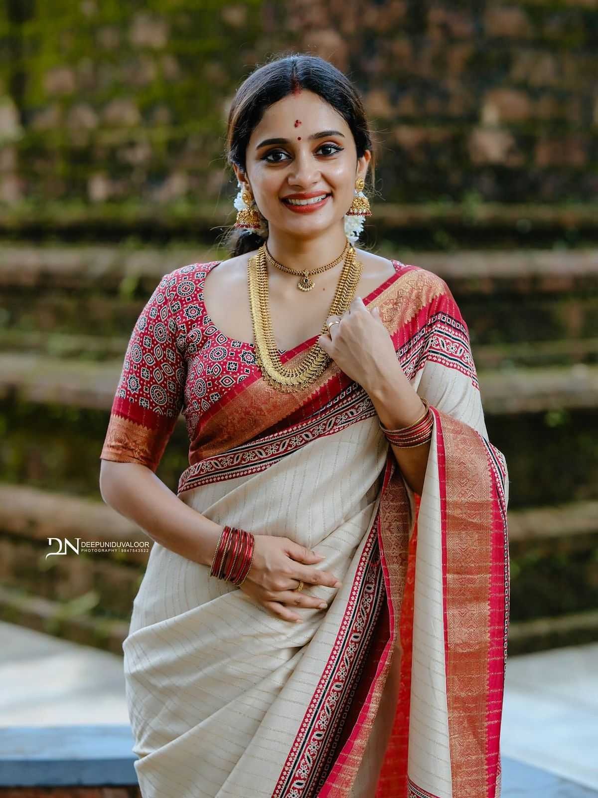 Elegant Bandhani Silk Saree with Zari Border – Durga Pooja Special Ajrakh Gold Collection - House of ViDi