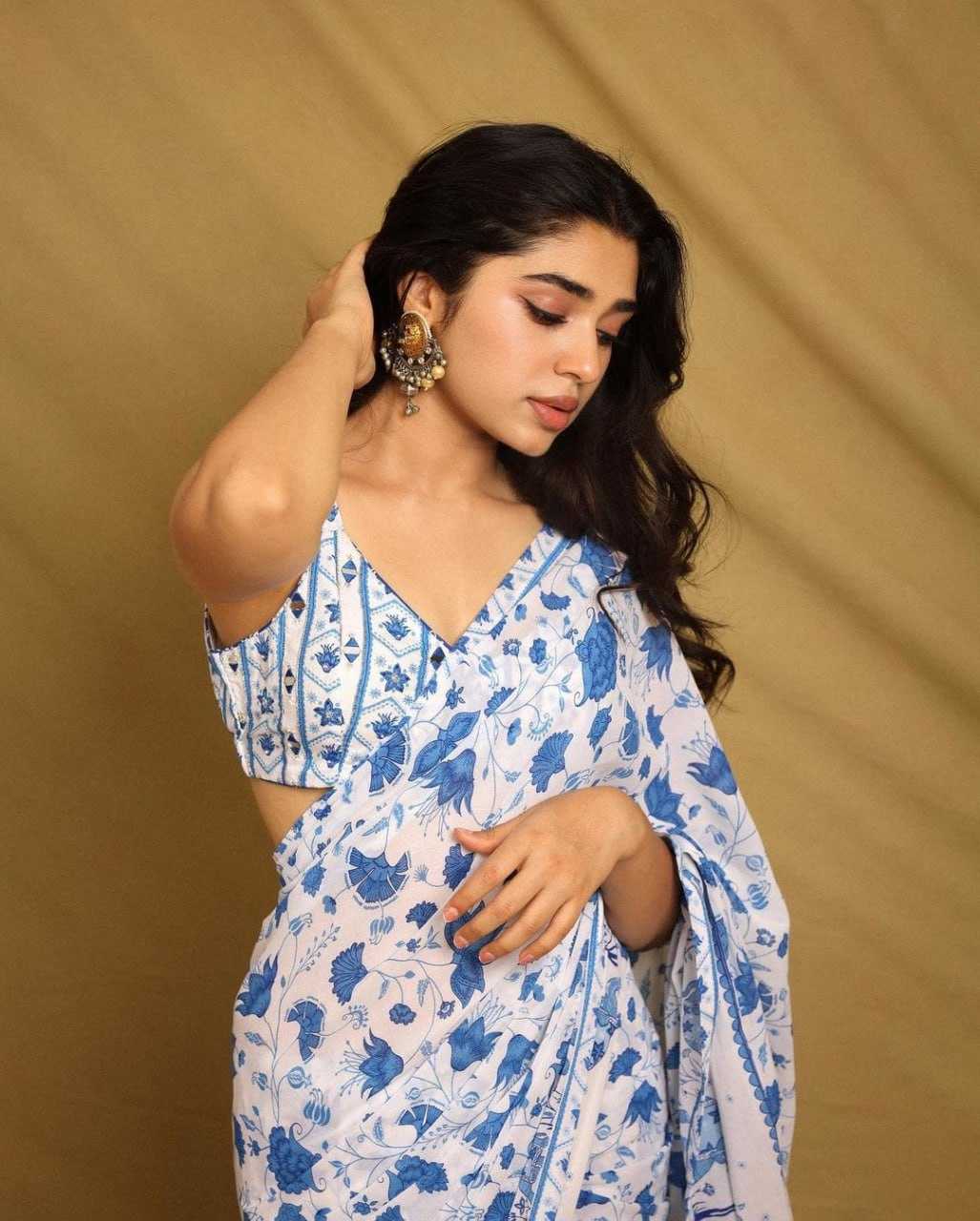 Superfine Georgette White Elephant Print Saree with Monu Lace Border – Designer Party & Festive Wear