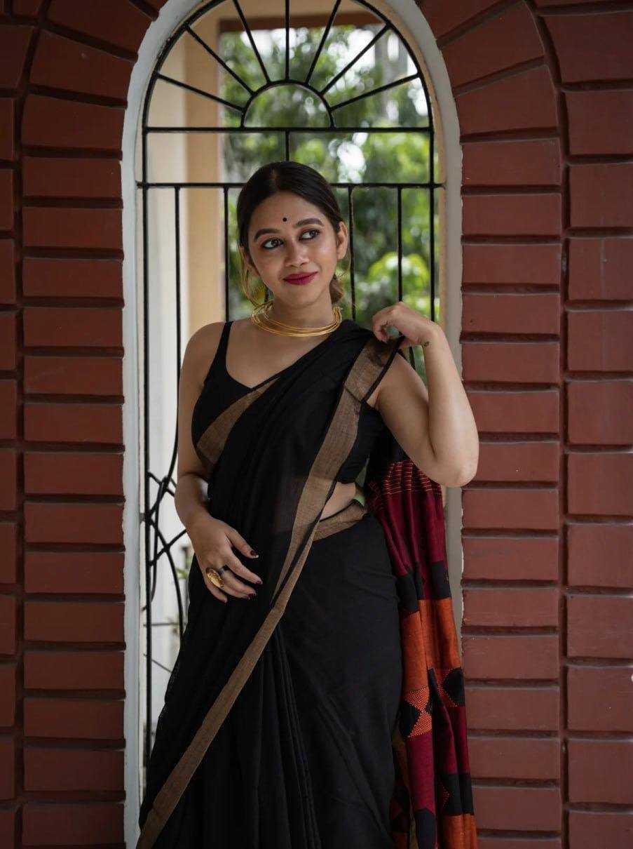 Black Linen Jacquard Saree with Rich Pallu & Woven Border - House of ViDi