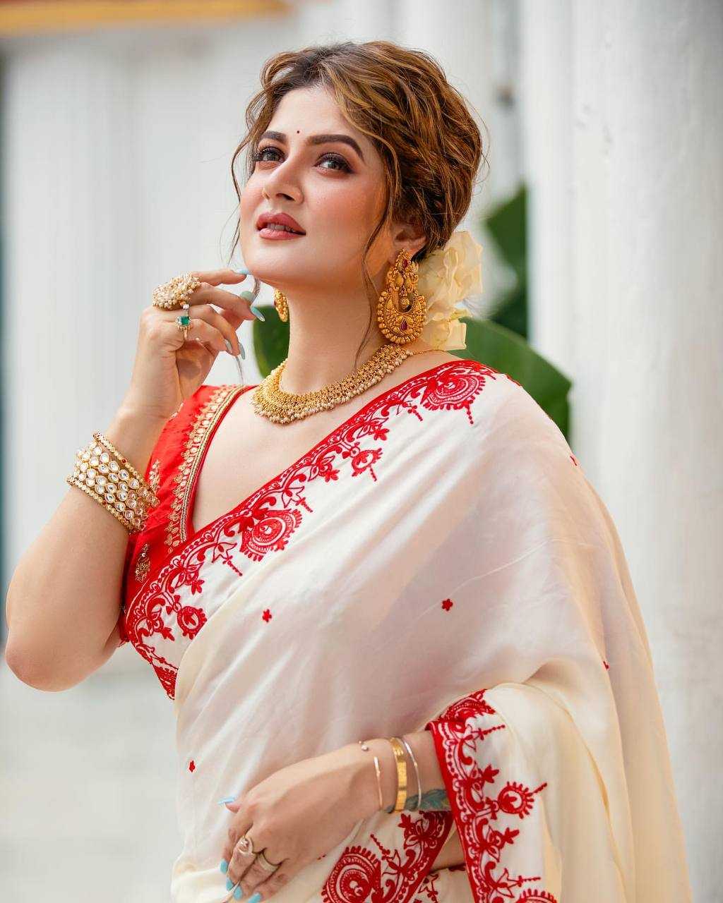 Elegant White & Red Embroidered Rangoli Silk Saree with Designer Mono Banglori Blouse - House of ViDi