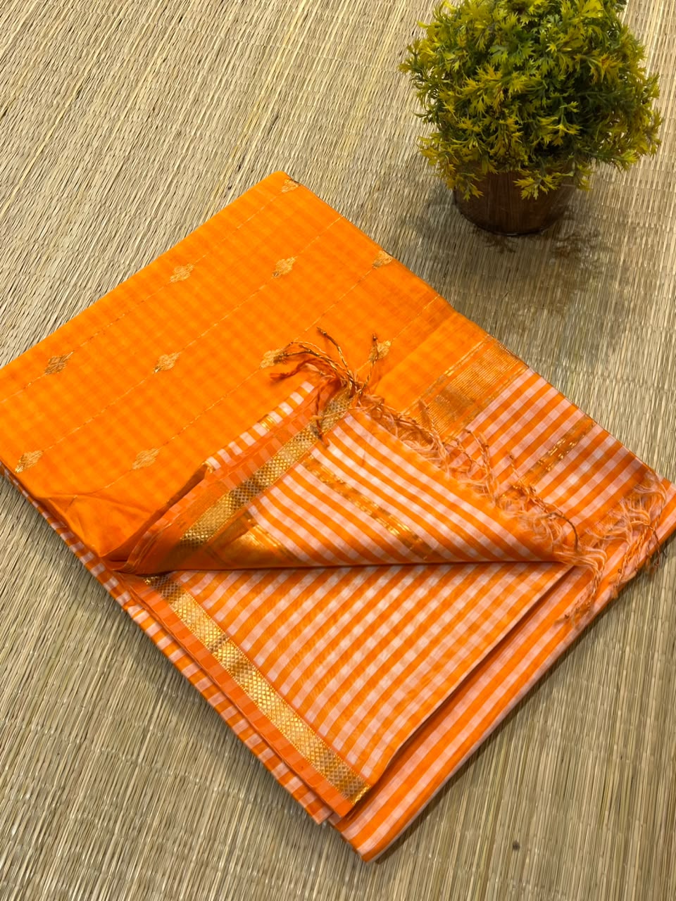 Kesari Orange Maheshwari Handwoven Chex Buti Line Pallu Saree
