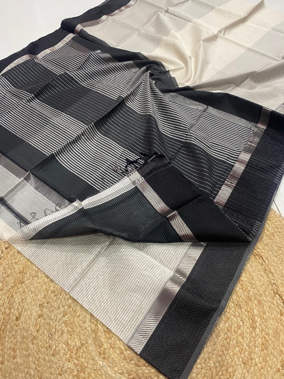 Maheshwari Handloom Satan Border Off-White & Black Saree