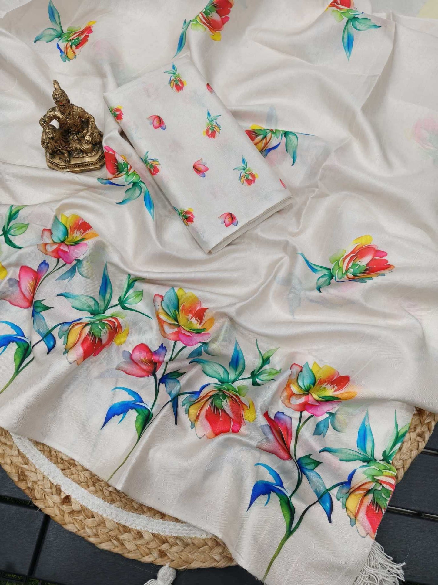 Cream Floral Tussar Silk Handloom Saree | Elegant Onam Collection Unstitched Saree