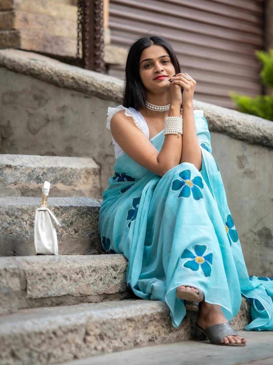 Designer Linen Saree with Floral Digital Print & Matching Blouse