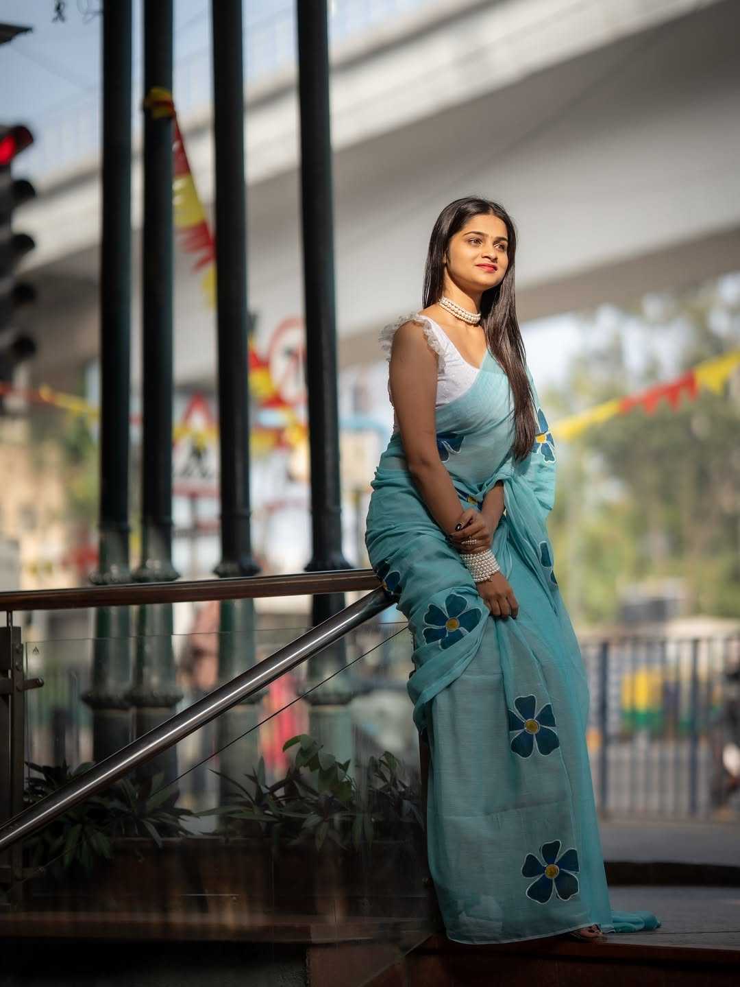 Designer Linen Saree with Floral Digital Print & Matching Blouse