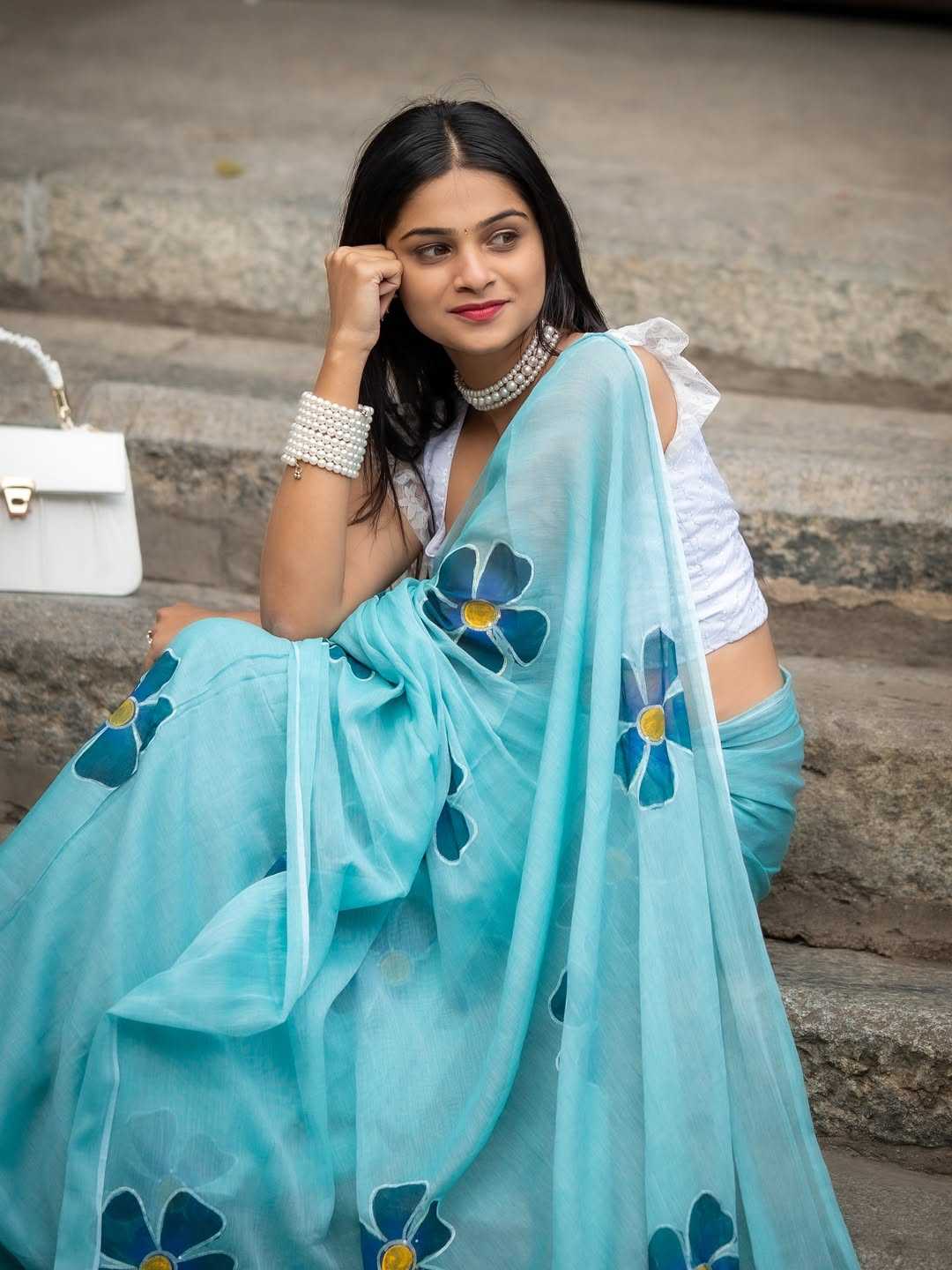 Designer Linen Saree with Floral Digital Print & Matching Blouse