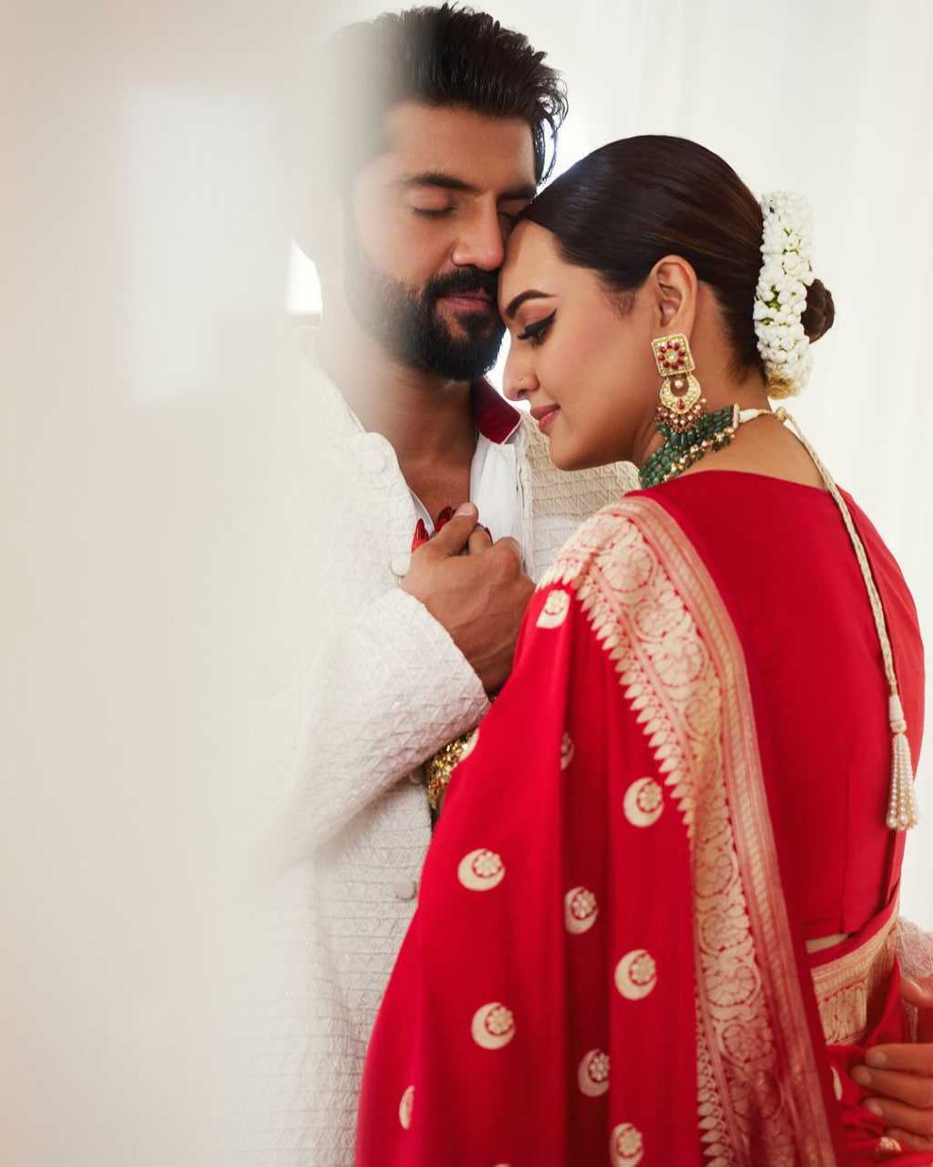 Sonakshi Sinha Inspired Soft Lichi Silk Saree with Jacquard Weaving & Rich Pallu – Timeless Ethnic Elegance - House of ViDi