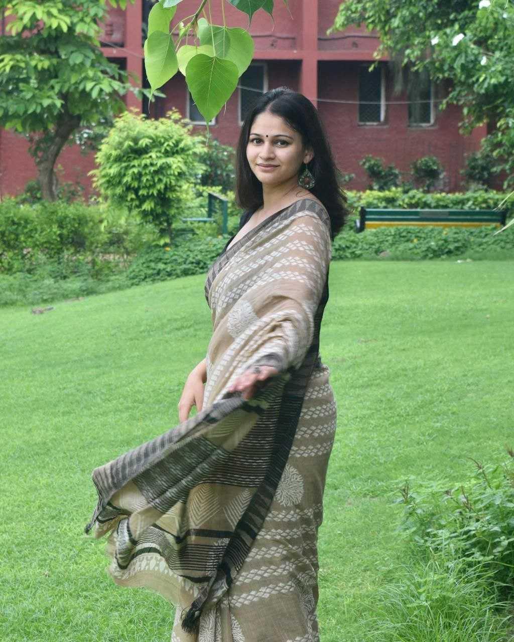 Premium Soft Linen Digital Print Saree with Banglory Satin Blouse [Beige] - House of ViDi
