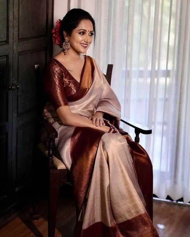 Onion Premium Soft Lichi Silk Saree with Rich Pallu & Jacquard Weaving | Designer Traditional Wear - House of ViDi