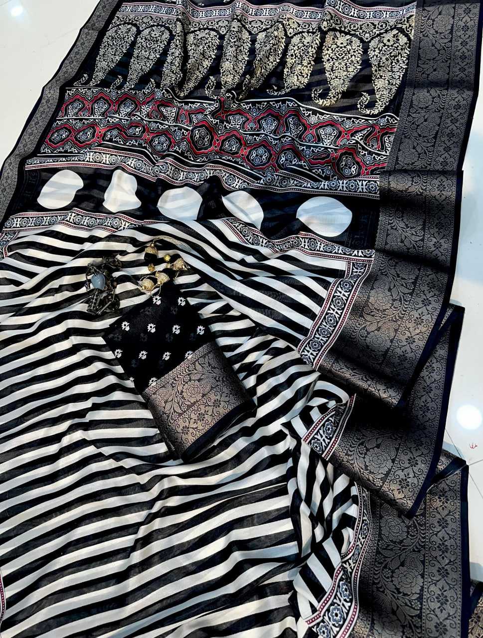 Black Soft Semi Dola Saree with Weaving Border & Contrast Blouse – Elegant Festive & Office Wear Saree