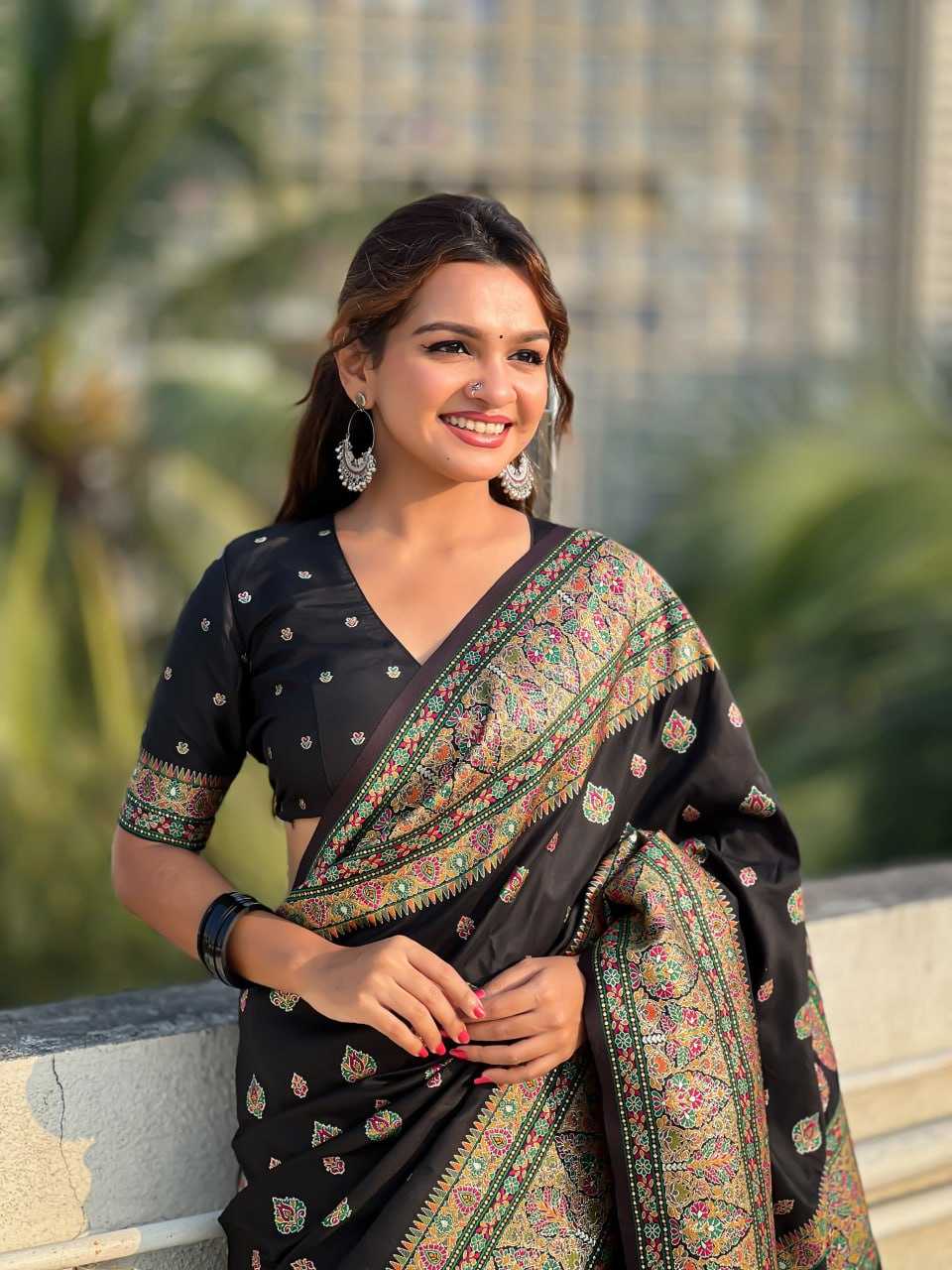Luxury Pashmina Silk Saree with Golden Zari Work - Traditional Indian Wedding Saree with Unstitched Blouse Piece [Black] - House of ViDi