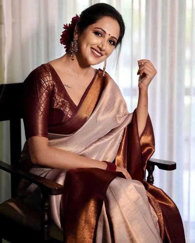 Onion Premium Soft Lichi Silk Saree with Rich Pallu & Jacquard Weaving | Designer Traditional Wear - House of ViDi