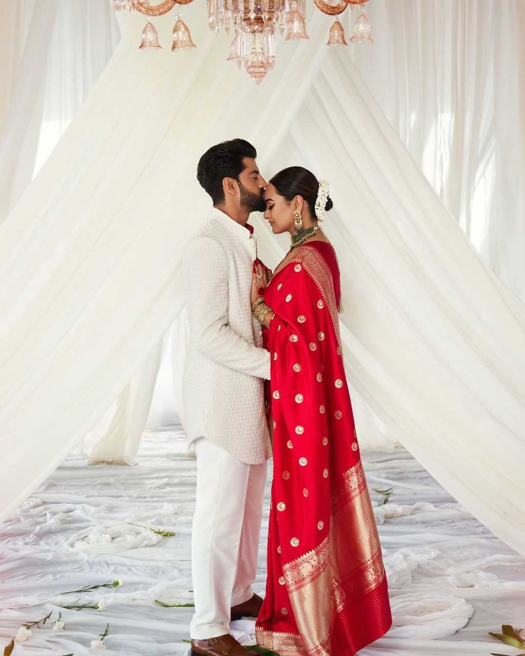Sonakshi Sinha Inspired Soft Lichi Silk Saree with Jacquard Weaving & Rich Pallu – Timeless Ethnic Elegance - House of ViDi
