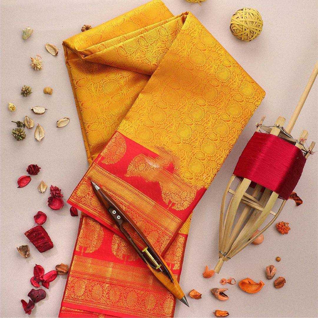 Soft Lichi Silk Saree with Rich Jacquard Weaving & Contrast Border – Perfect for Weddings & Festive Wear