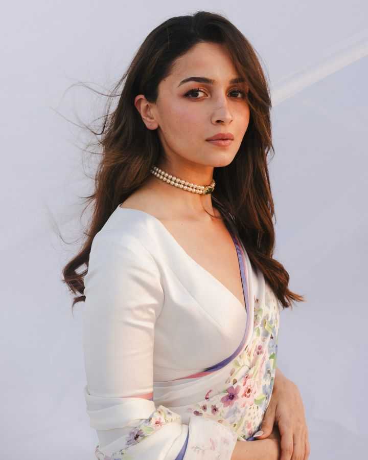 Alia Bhatt Inspired Floral Premium Silk Saree – Bollywood Style with Unstitched Blouse - House of ViDi