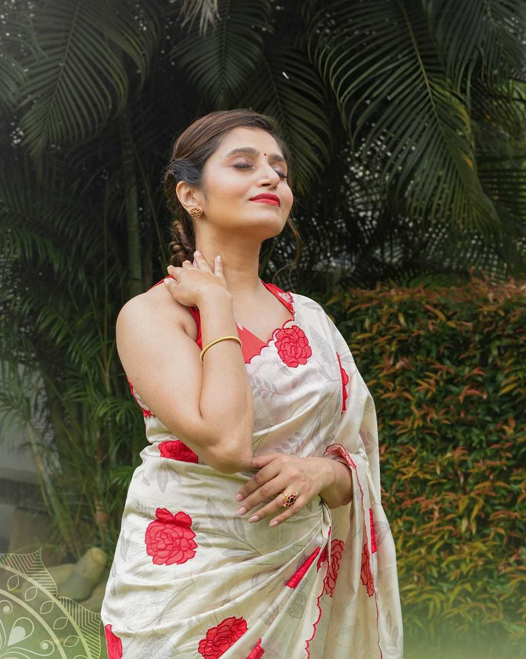 Tussar Silk Printed Saree with Floral Digital Print - House of ViDi