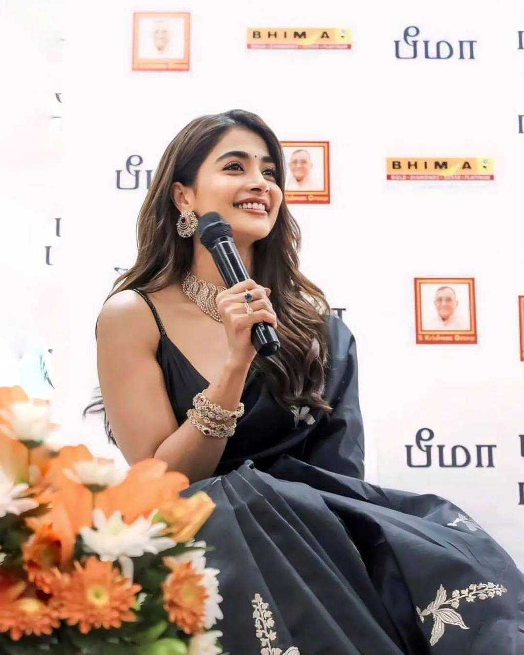 Pooja Hegde Soft Lichi Silk Saree with Jacquard Weaving – Celebrity-Inspired Elegance with Contrast Blouse - House of ViDi