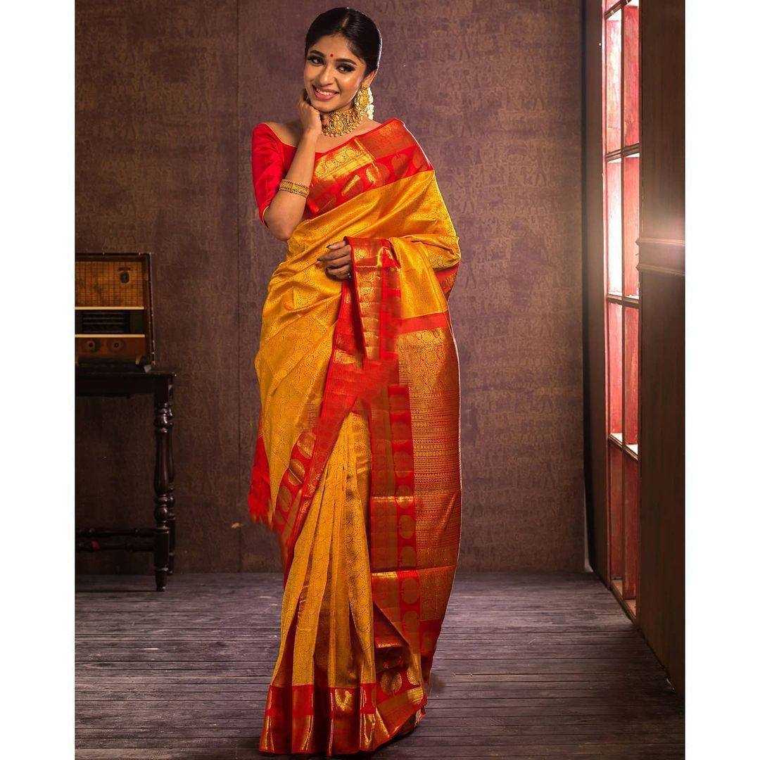 Soft Lichi Silk Saree with Rich Jacquard Weaving & Contrast Border – Perfect for Weddings & Festive Wear