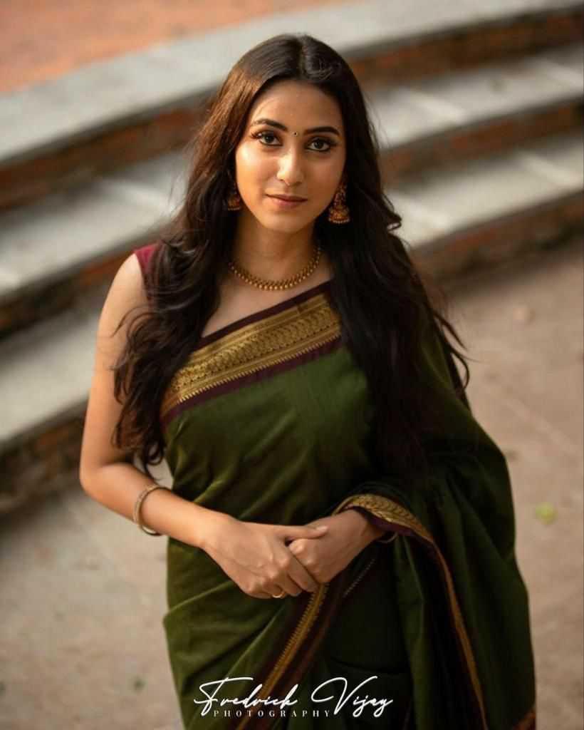 Green Soft Lichi Silk Saree with Rich Pallu & All-Over Jacquard Weaving | Designer Traditional Silk Saree - House of ViDi