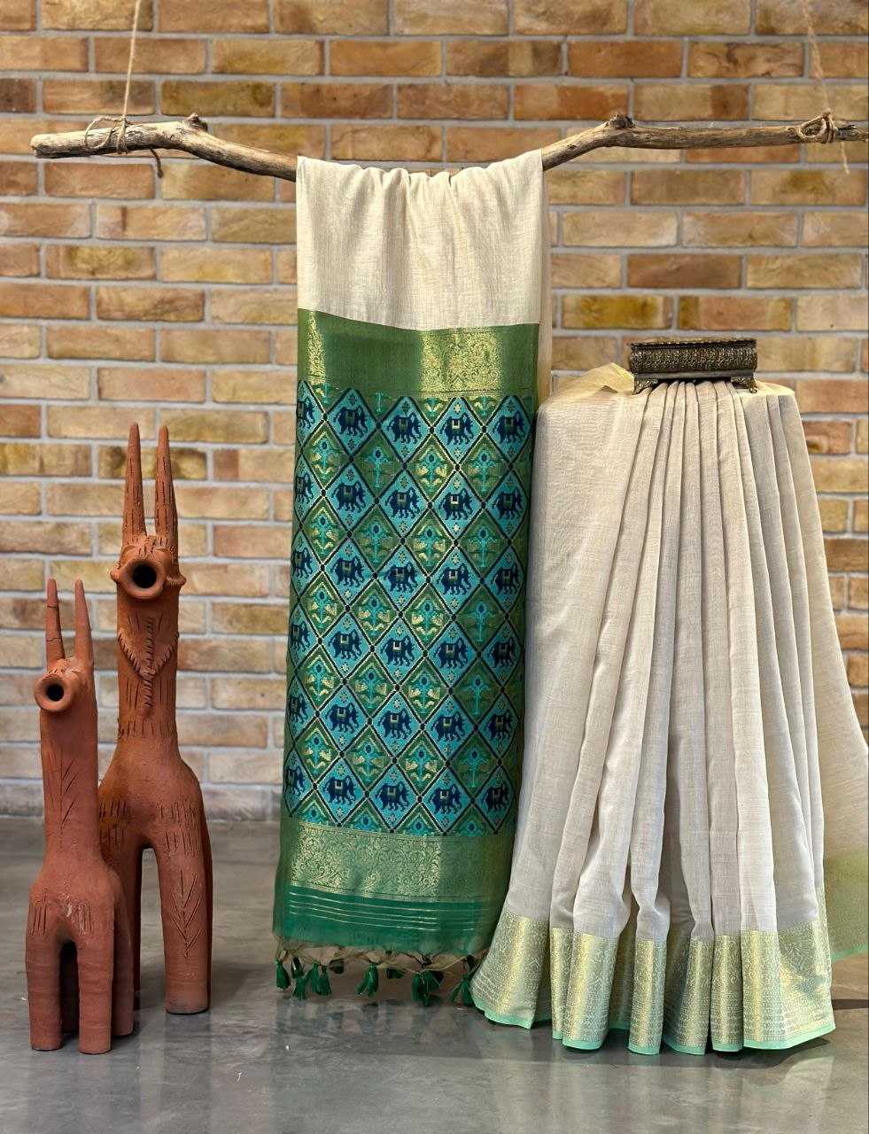 Green Pure Khadi Cotton Handwoven Traditional Saree - House of ViDi
