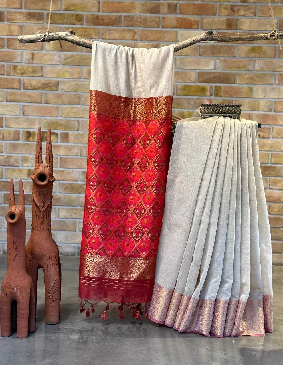 Red Pure Khadi Cotton Handwoven Traditional Saree - House of ViDi